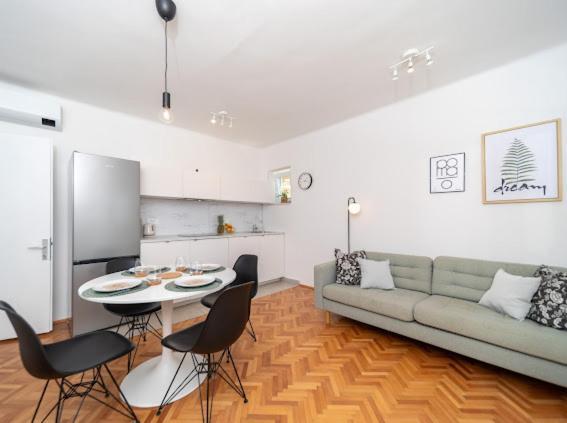 Laganini Apartman Rab ラブ エクステリア 写真